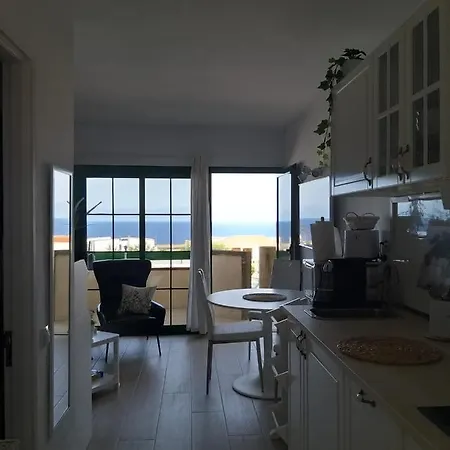 Neu Renoviertes, Huebsches Und Gemuetliches Mit Balkon Und Meerblick Apartmán *