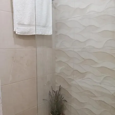 Apartman Neu Renoviertes, Huebsches Und Gemuetliches Mit Balkon Und Meerblick