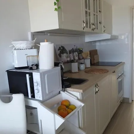Neu Renoviertes, Hübsches Und Gemütliches Mit Balkon Und Meerblick *