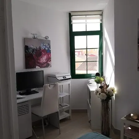 Neu Renoviertes, Hübsches Und Gemütliches Mit Balkon Und Meerblick