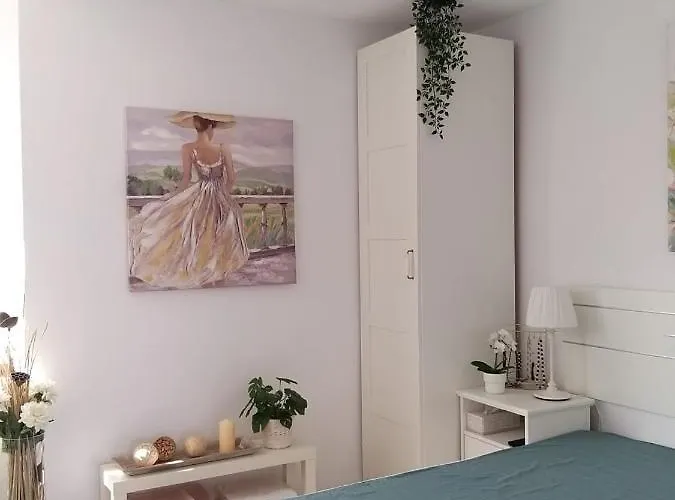 Apartment Neu Renoviertes, Huebsches Und Gemuetliches Mit Balkon Und Meerblick *