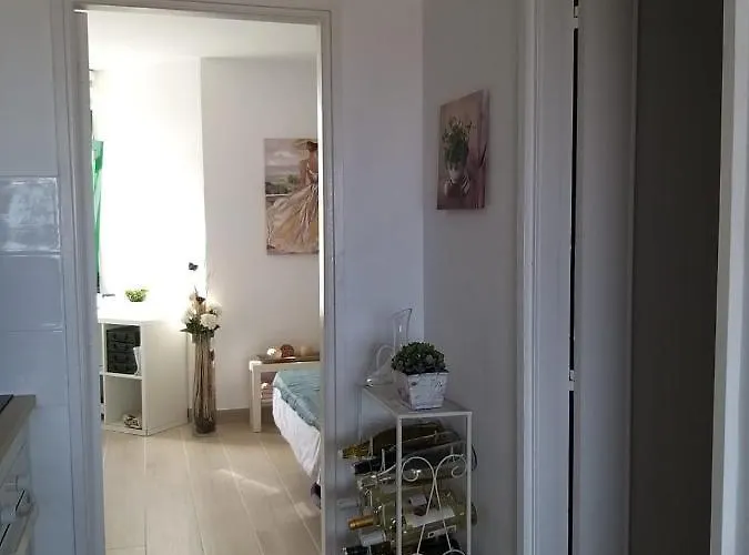 Neu Renoviertes, Huebsches Und Gemuetliches Mit Balkon Und Meerblick Apartment *