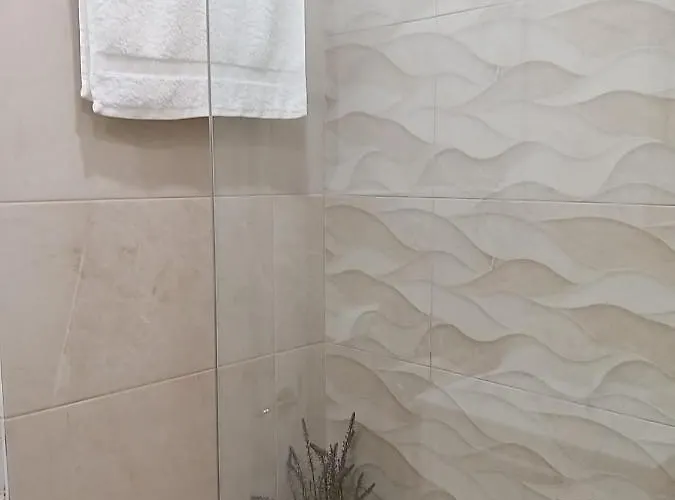 Apartment Neu Renoviertes, Huebsches Und Gemuetliches Mit Balkon Und Meerblick